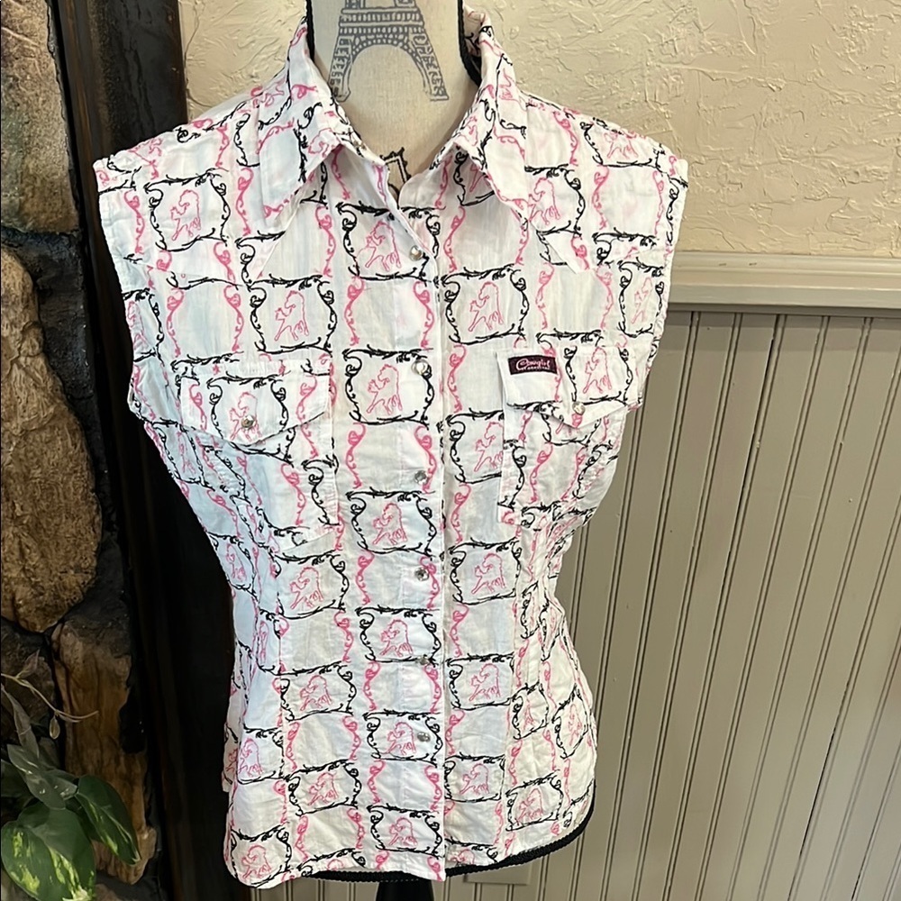 Sleeveless White and Pink Patterned Button-Up Top - Casual Chic